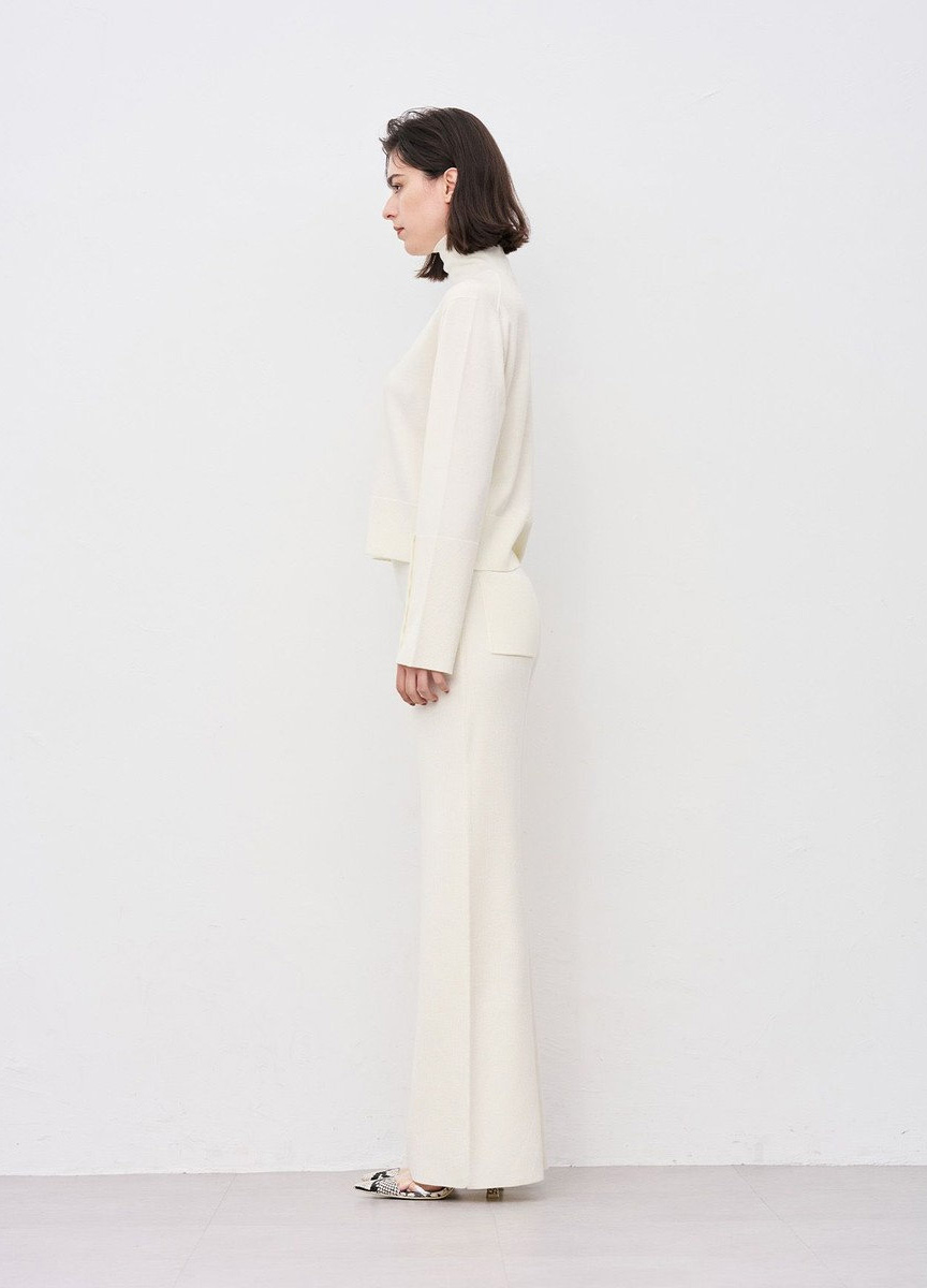 高領釦飾針織上衣